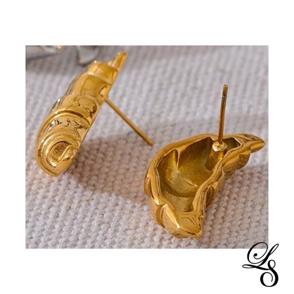 🥐 New 18K Gold Croissant Stud Earrings 🥐 - Picture 4 of 4